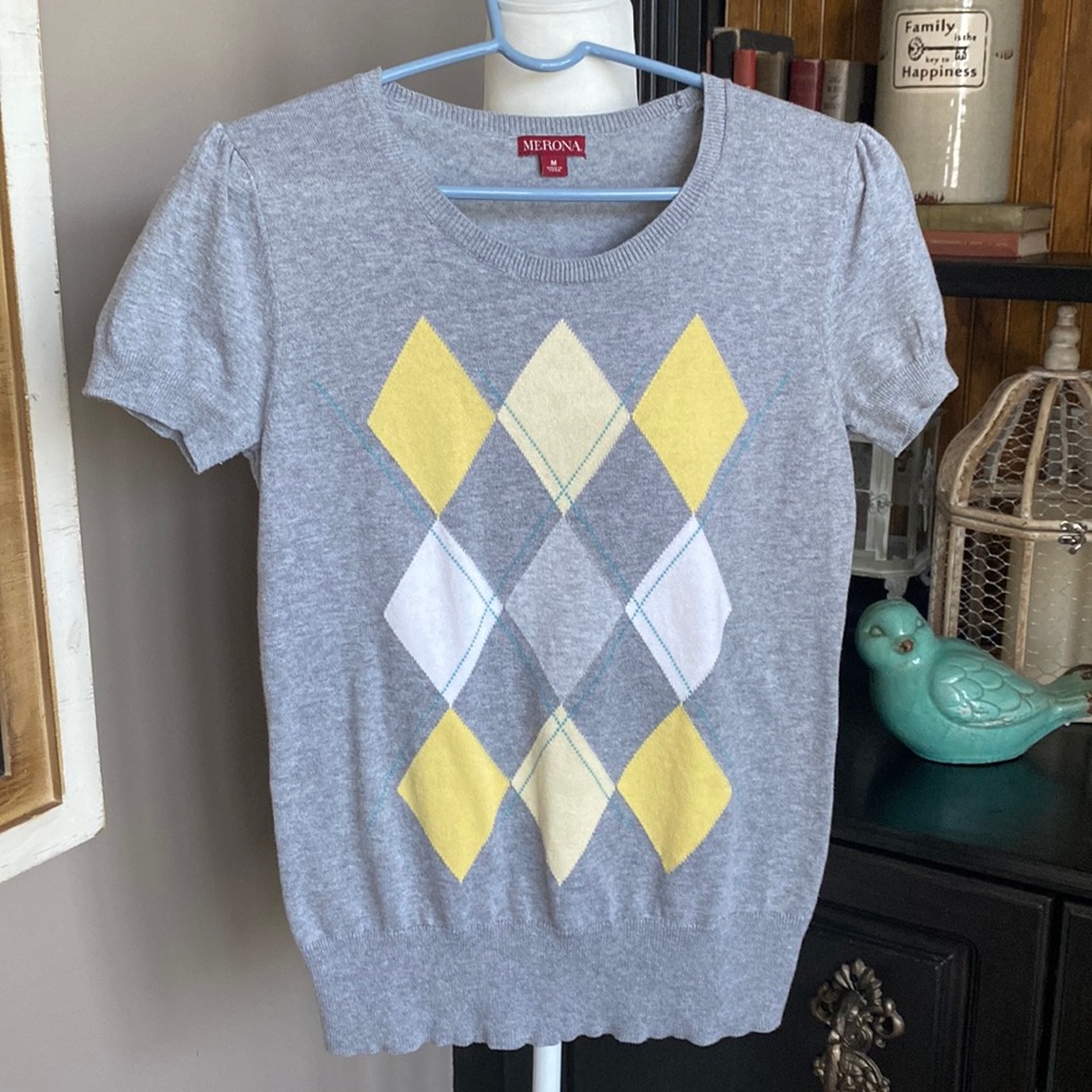 Short sleeve argyle sweater